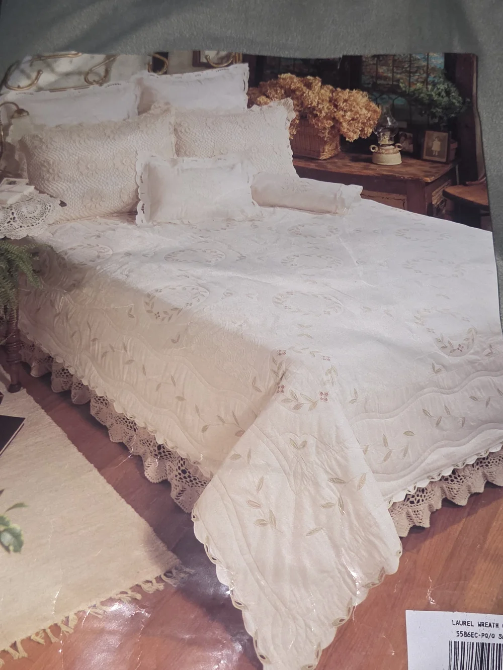 Full/Queen Bed Quilt And Pillow Shams